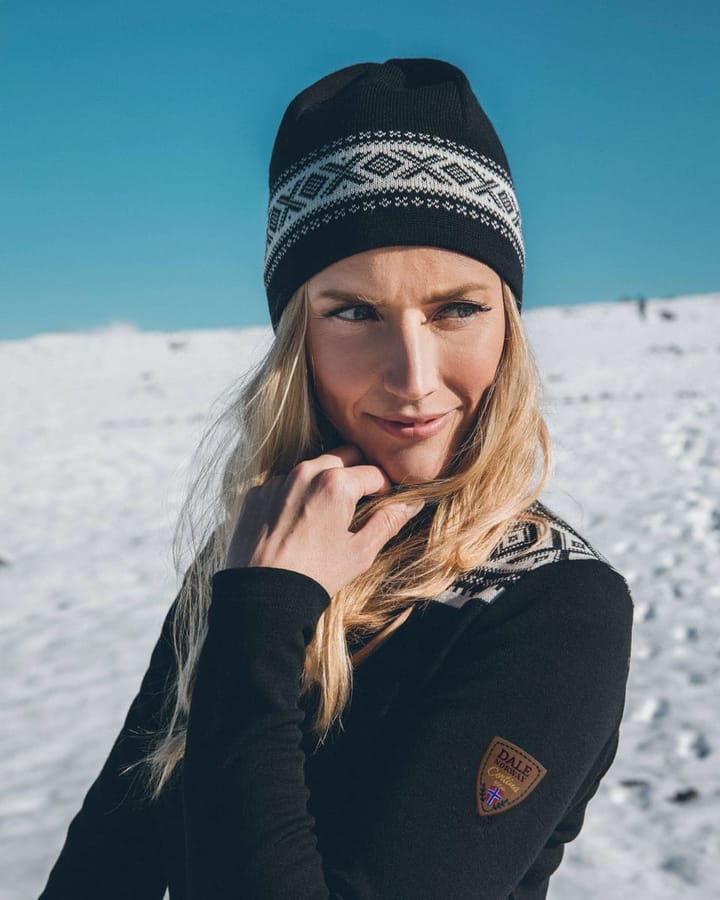 Dale of Norway Cortina Merino Hat Raspberry/Offwhite Dale of Norway Dale of Norway Cortina Merino Hat Raspberry/Offwhite Dale of Norway