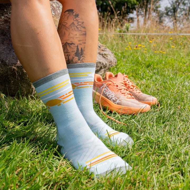 Darn Tough Women's Pacer Micro Crew Ultra-Lightweight With Cushion  Glacier Darn Tough