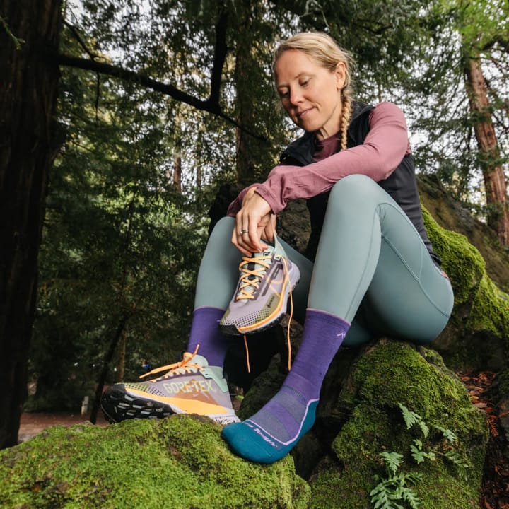 Darn Tough Women's Light Hiker Micro Crew Light Cushion Grape Darn Tough