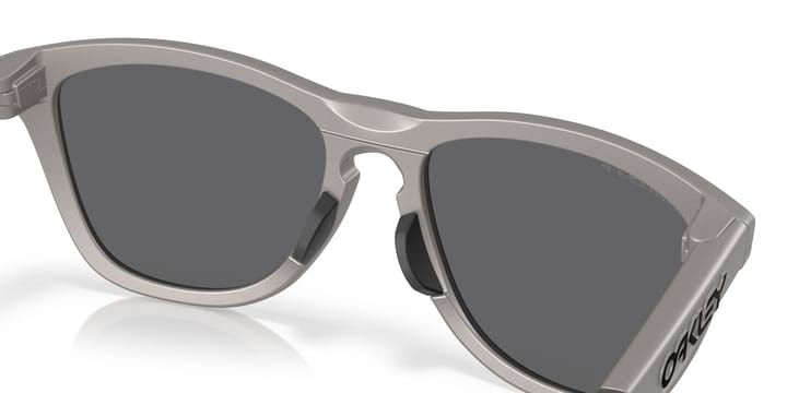 Oakley Frogskins Range Titanium / Prizm Black Polar Oakley Oakley Frogskins Range Titanium / Prizm Black Polar Oakley