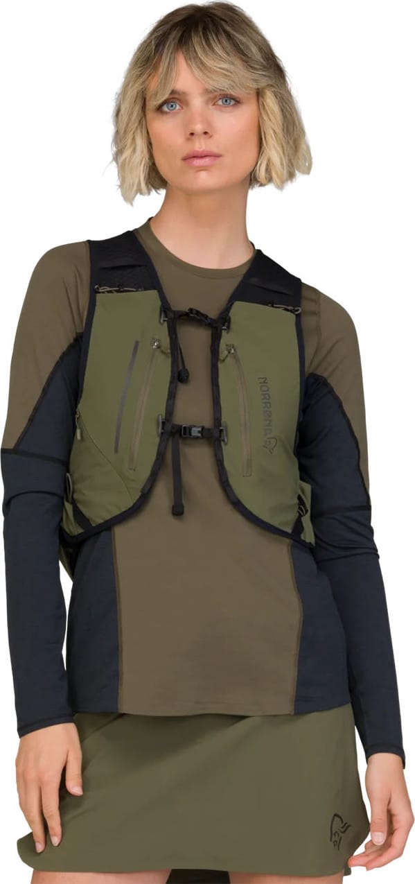 Norrøna Senja Econyl70 15L Pack Olive Night Norrøna