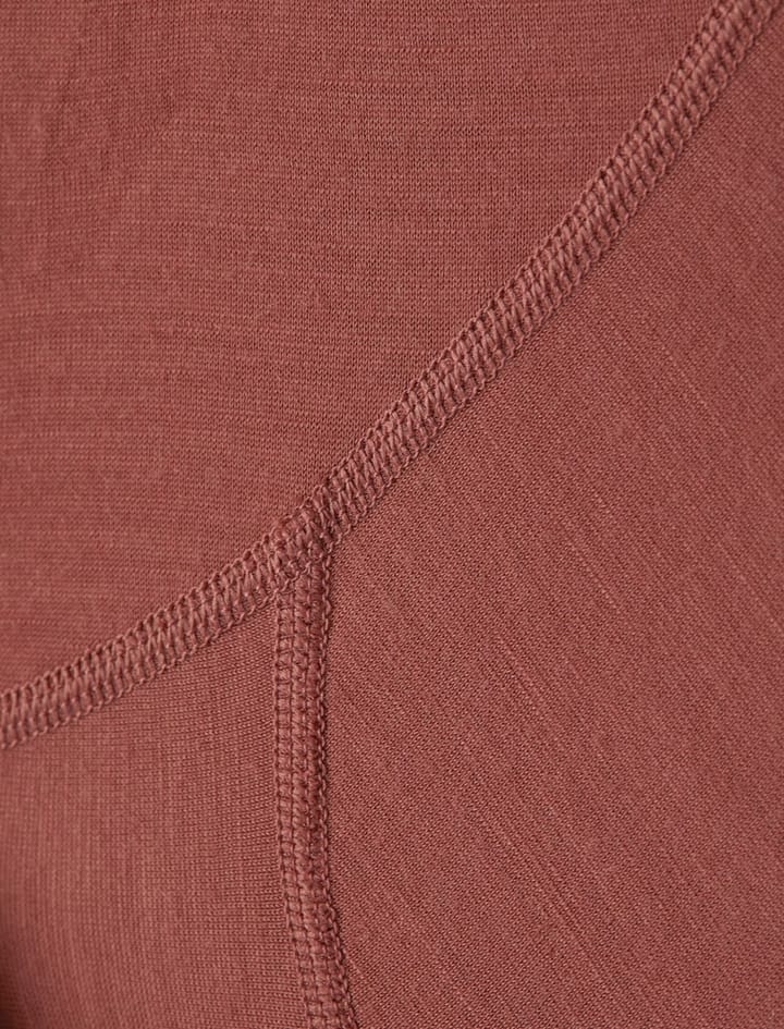 Icebreaker Women's 200 Oasis Long Sleeve Crewe Grape Icebreaker Icebreaker Women's 200 Oasis Long Sleeve Crewe Grape Icebreaker