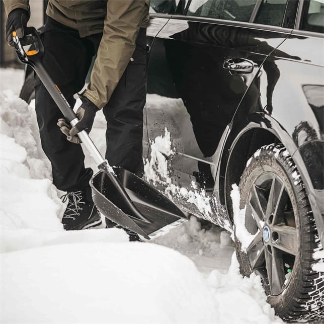 Fiskars Bilsnöskyffel X-Series Teleskopisk Svart Fiskars