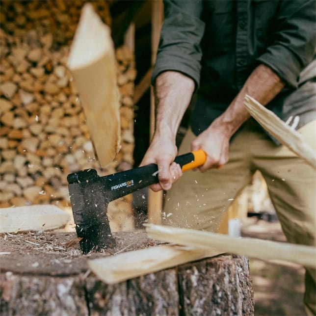 Fiskars Universalyxa X-Series X24 Svart/orange Fiskars