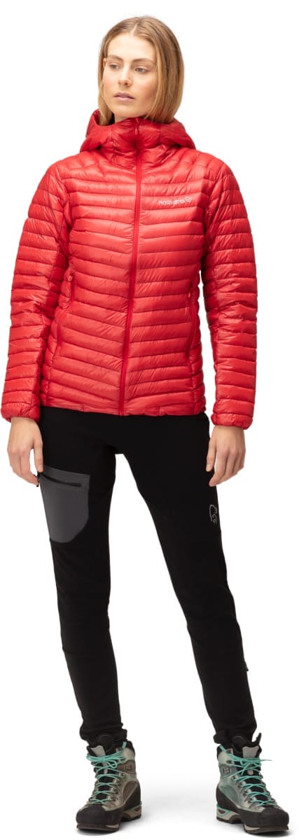 Norrøna Women's Trollveggen Superlight Down850 Hood True Red Norrøna Norrøna Women's Trollveggen Superlight Down850 Hood True Red Norrøna