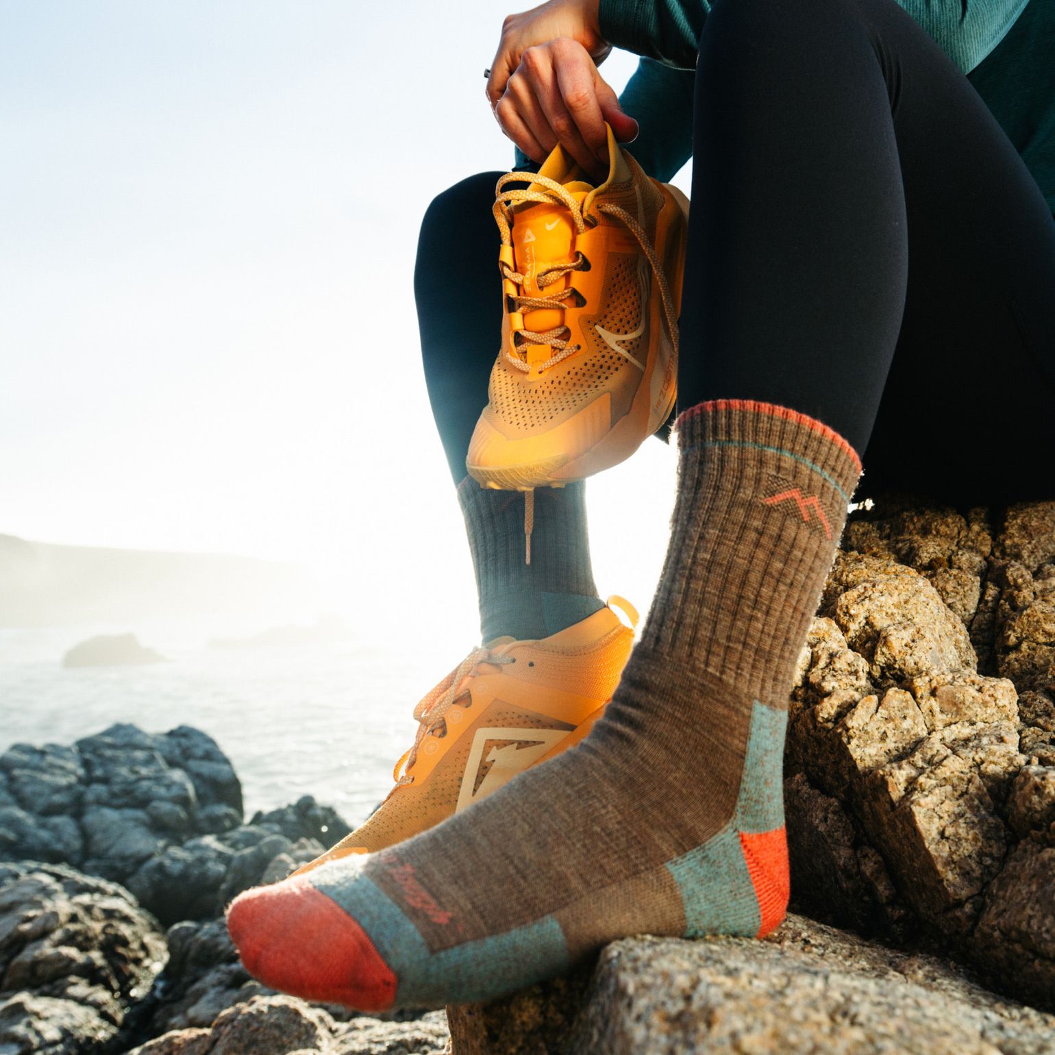Darn Tough Women's Hiker Micro Crew Midweight Hiking Sock Cushion Bark