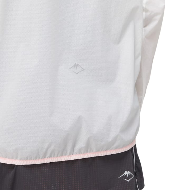 Asics Women's Fujitrail Jacket Brilliant White/Blazing Coral Asics Asics Women's Fujitrail Jacket Brilliant White/Blazing Coral Asics