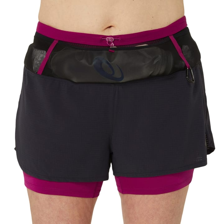 Asics Women's Fujitrail 2-N-1 Short Performance Black/Blackberry Asics Asics Women's Fujitrail 2-N-1 Short Performance Black/Blackberry Asics