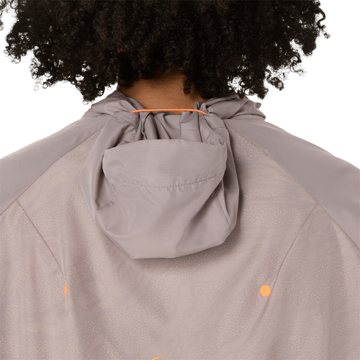 Asics Women's Fujitrail Packable Windbreaker Rainstorm Grey Asics Asics Women's Fujitrail Packable Windbreaker Rainstorm Grey Asics