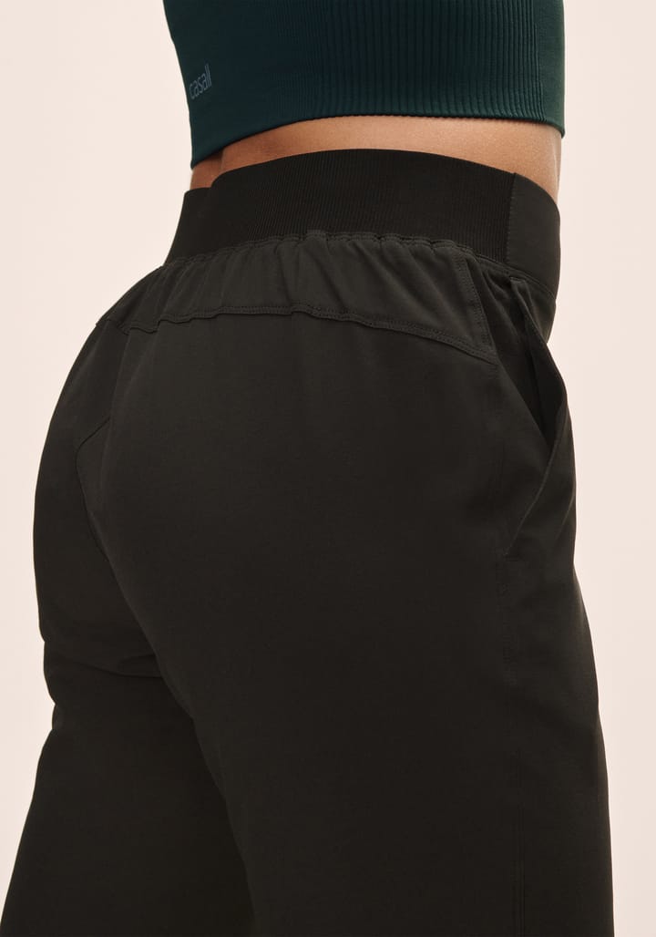 Casall Women's Classic Slim Woven Pants Black Casall