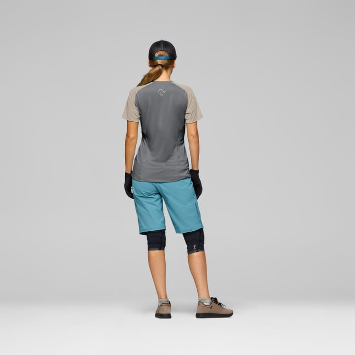 Norrøna Women's Fjørå Equaliser Lightweight T-Shirt Beluga/winter Twig Norrøna