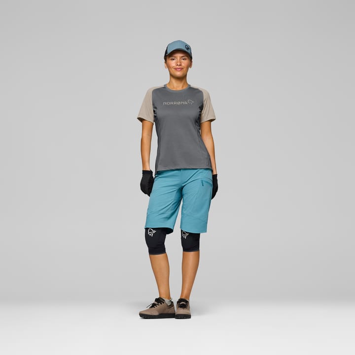 Norrøna Women's Fjørå Equaliser Lightweight T-Shirt Beluga/winter Twig Norrøna