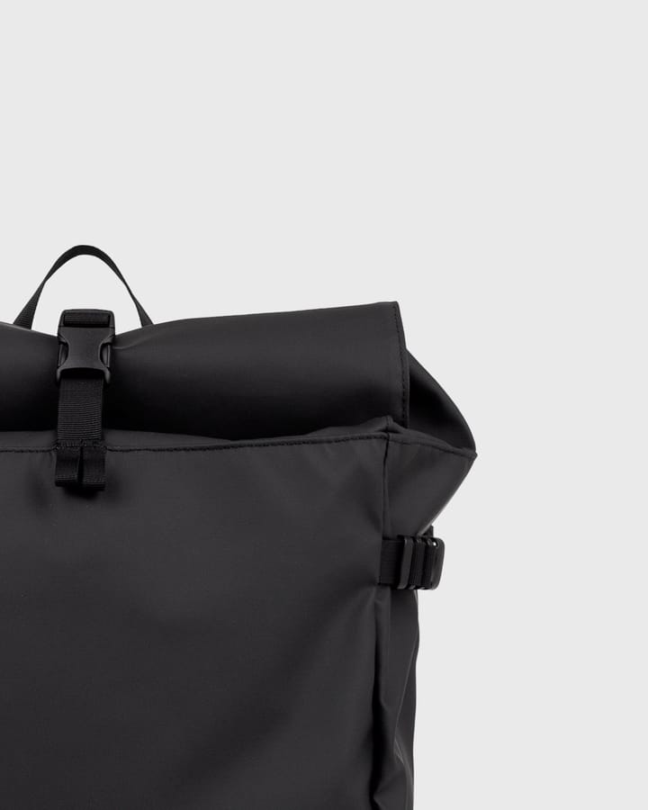 Sandqvist Stream Slim Rolltop L Black Sandqvist Sandqvist Stream Slim Rolltop L Black Sandqvist