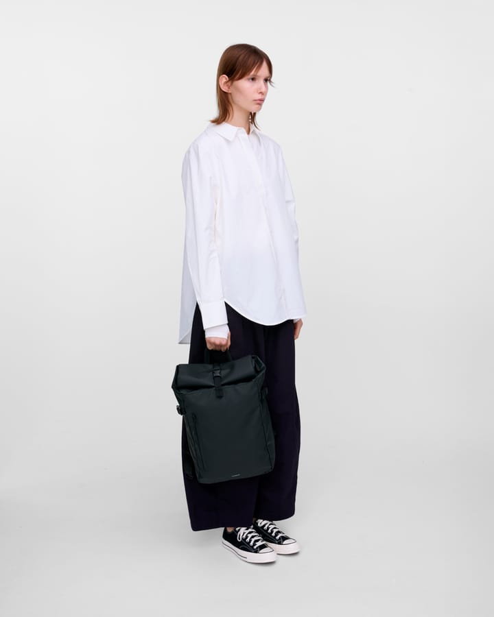 Sandqvist Stream Slim Rolltop M Black Sandqvist Sandqvist Stream Slim Rolltop M Black Sandqvist