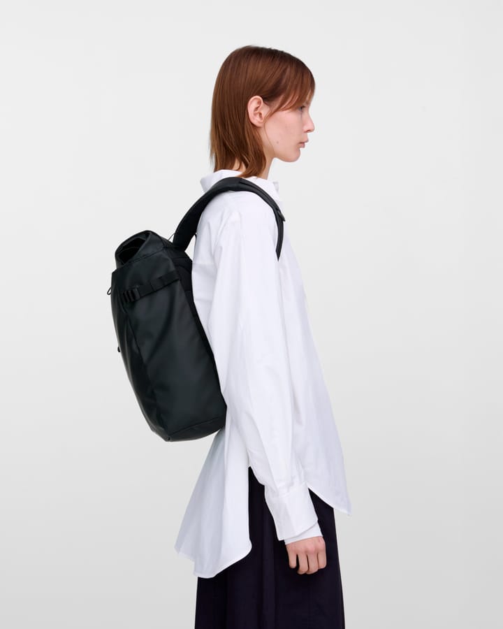 Sandqvist Stream Slim Rolltop M Black Sandqvist Sandqvist Stream Slim Rolltop M Black Sandqvist