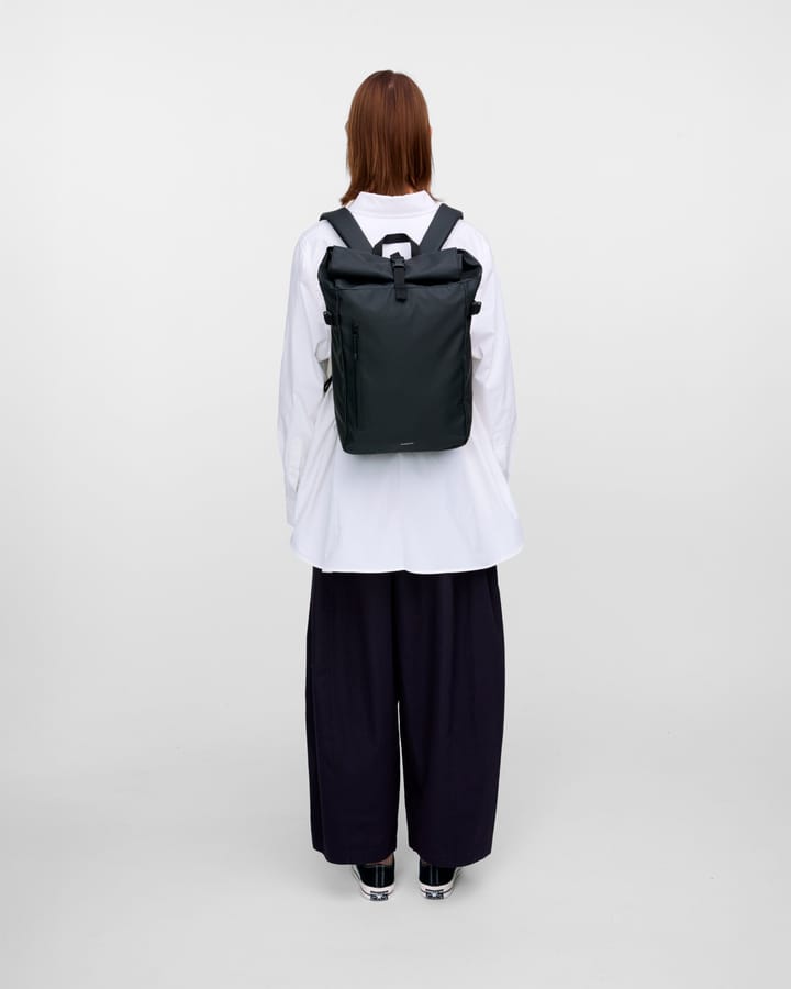 Sandqvist Stream Slim Rolltop M Black Sandqvist