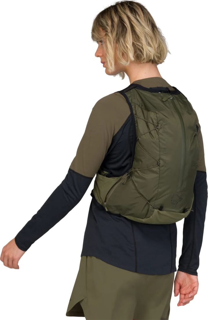 Norrøna Senja Econyl70 15L Pack Olive Night Norrøna