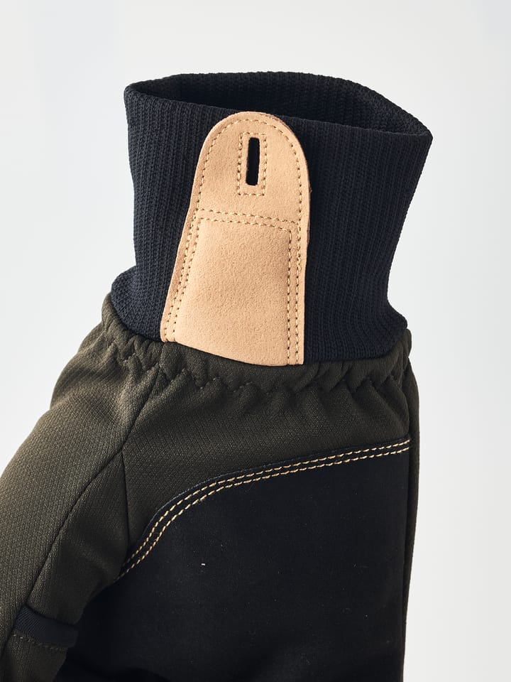 Hestra Windbreaker Pull Over Mitt Dark Forest Hestra Hestra Windbreaker Pull Over Mitt Dark Forest Hestra