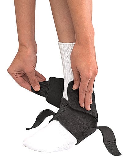 Mueller Adjustable Ankle Support Black Mueller