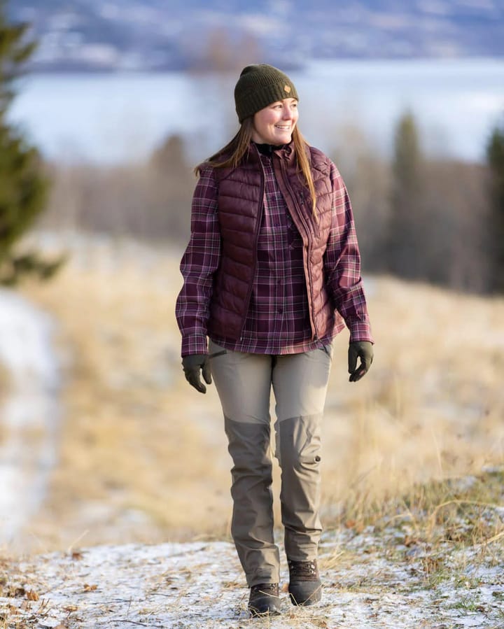 Pinewood Women's Abisko Insulation Vest Earth Plum Pinewood