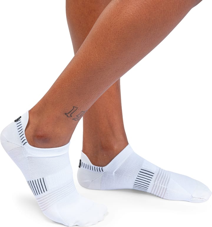 On Women's Performance Mid Sock White/Black On