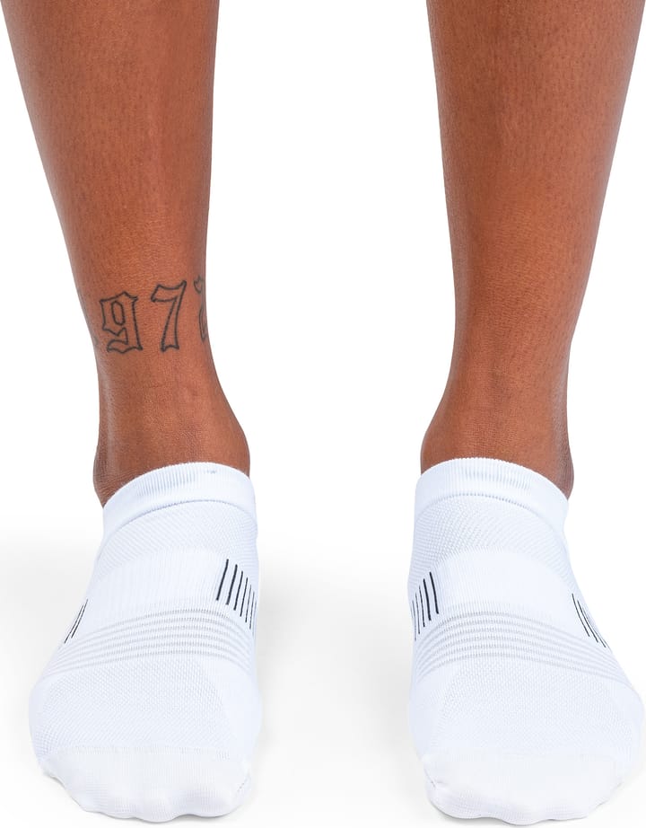 On Women's Performance Mid Sock White/Black On