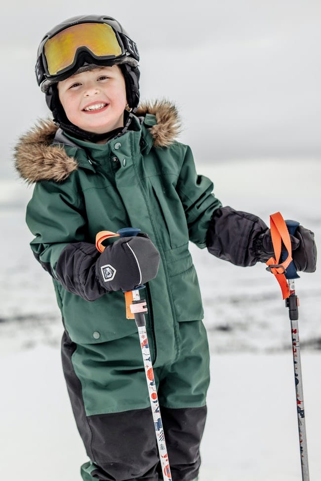 Hestra Akka Jr. - Mitt Svart Hestra Hestra Akka Jr. - Mitt Svart Hestra