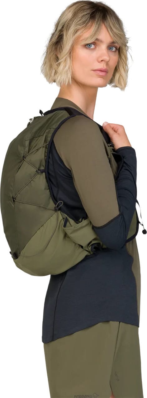 Norrøna Senja Econyl70 15L Pack Olive Night Norrøna