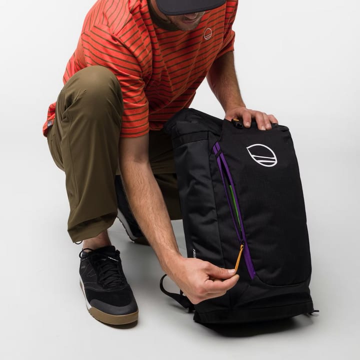 WildCountry Base Hauler 25 Backpack Black Wild Country