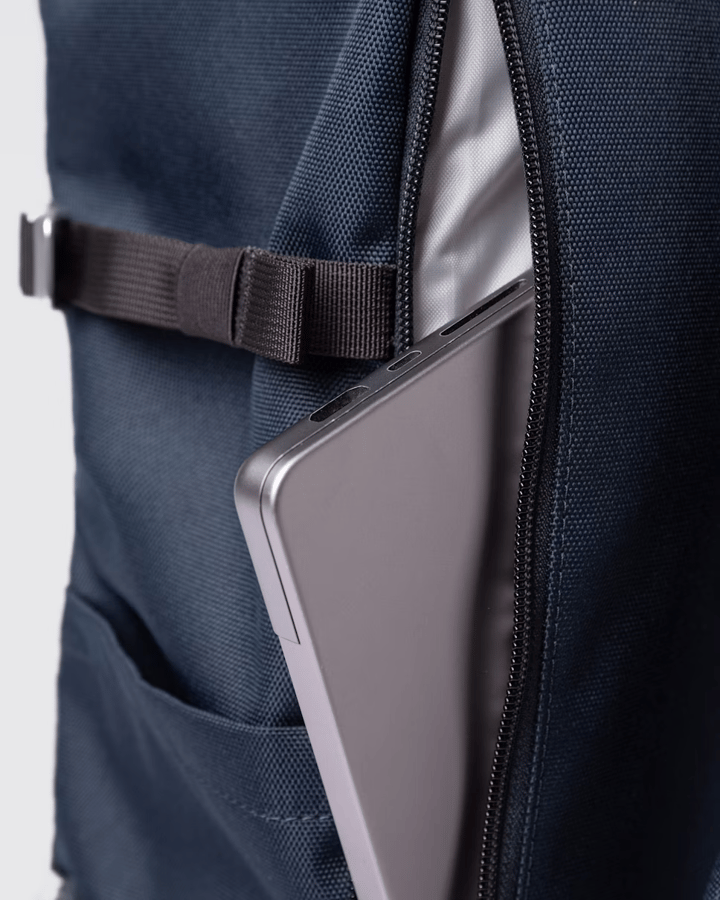 Sandqvist Icon Rolltop Backpack L Navy Sandqvist Sandqvist Icon Rolltop Backpack L Navy Sandqvist