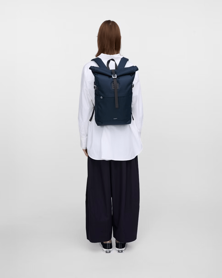 Sandqvist Icon Rolltop Backpack M Navy Sandqvist Sandqvist Icon Rolltop Backpack M Navy Sandqvist
