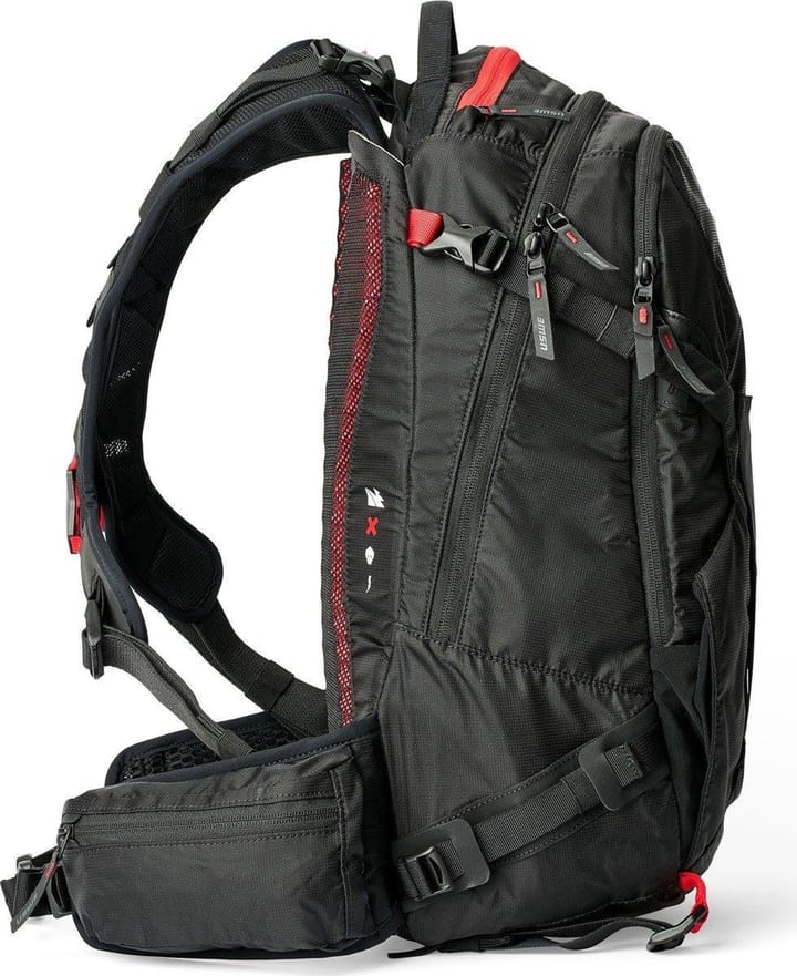 USWE Zippered VST 16L Daypack Black USWE