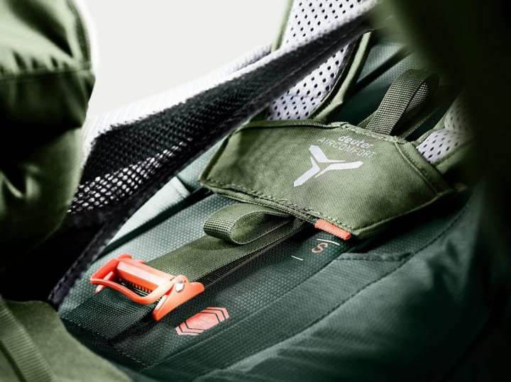 Deuter Men's Futura Air Trek 50+10 Ivy-Khaki Deuter Deuter Men's Futura Air Trek 50+10 Ivy-Khaki Deuter