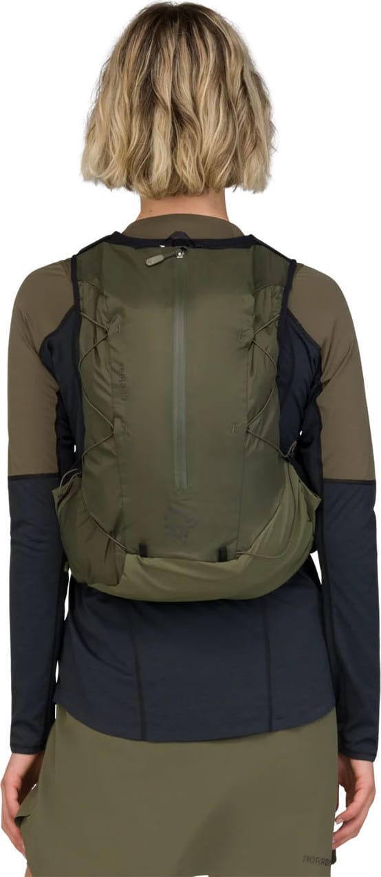 Norrøna Senja Econyl70 15L Pack Olive Night Norrøna