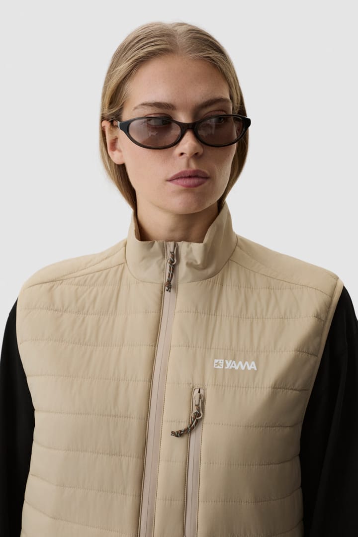 Yama Traverse Puffer Vest Sand Dune Yama