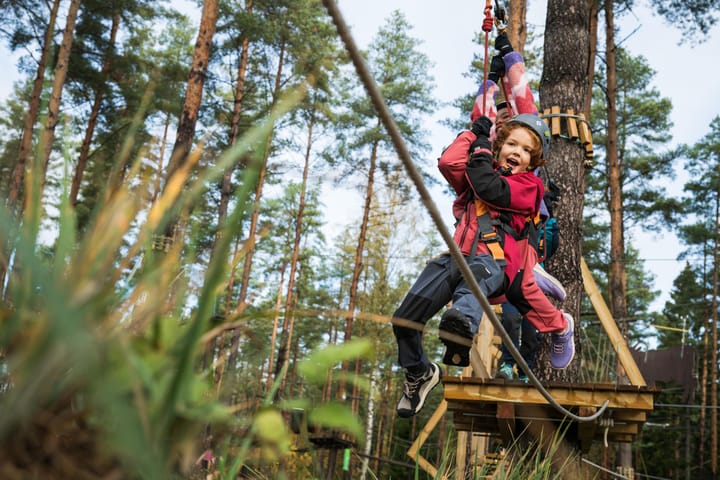 Reima Kids' Hybrid Jacket Vaeltava Cranberry Reima