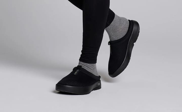 OOFOS Men's OOcoozie Sport Black OOFOS