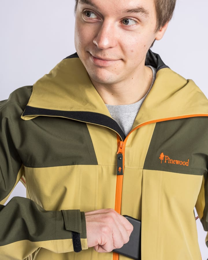 Pinewood Men's Abisko Trekking 3-Layer Jacket Goldenhay/Mossgreen Pinewood