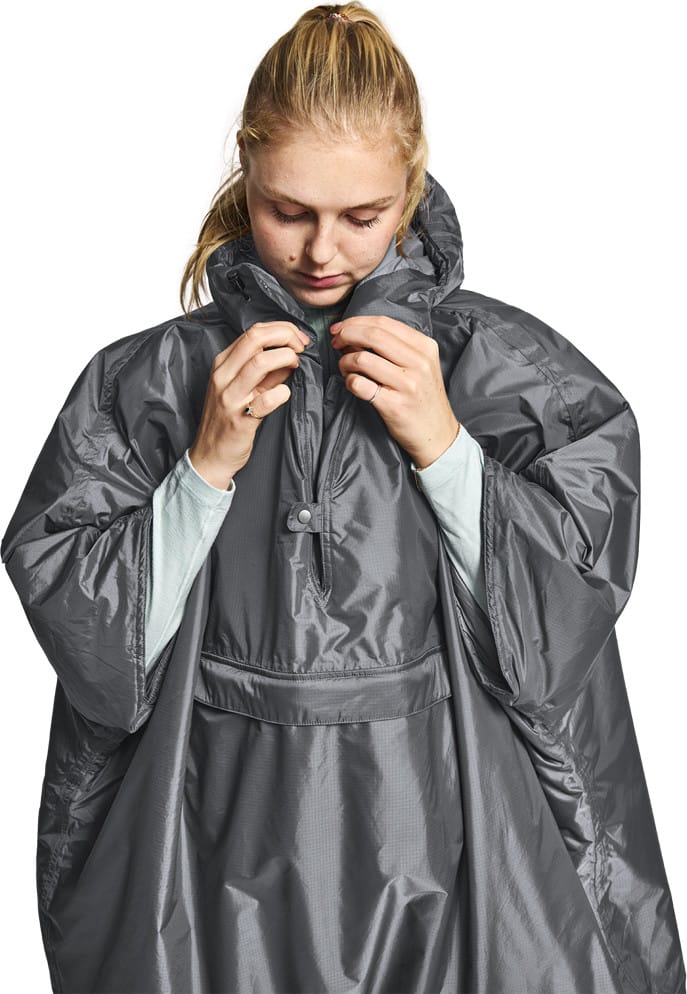 Helsport Pro Fjell Poncho Insulated Dark Shadow / Ruby Red Helsport