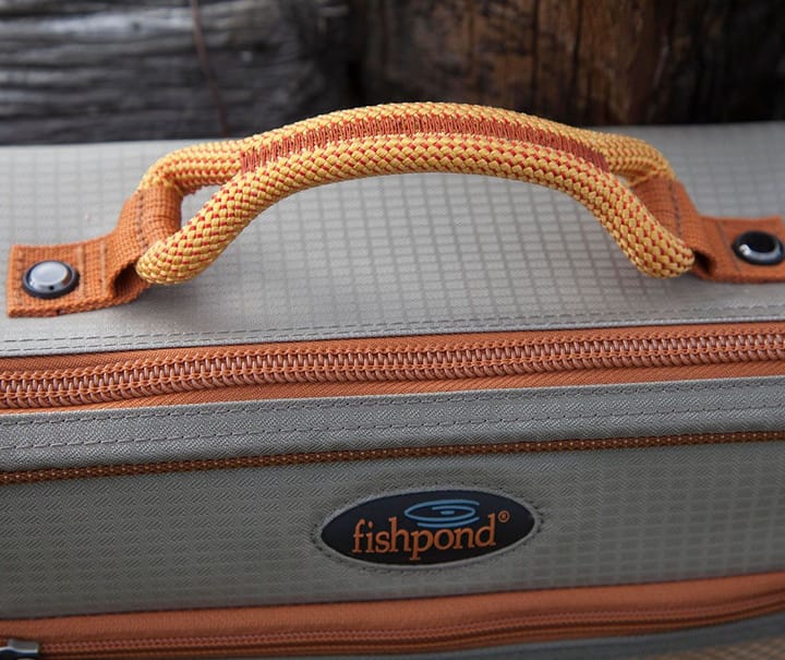 Fishpond Fishpond Dakota Carry-On Rod & Reel Case Stang Og Snellekoffert Granite Fishpond Fishpond Fishpond Dakota Carry-On Rod & Reel Case Stang Og Snellekoffert Granite Fishpond