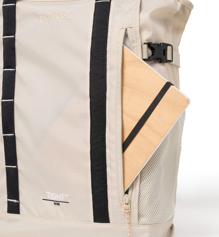 Haglöfs Tight Tote 25 Chalk Beige/true Black Haglöfs Haglöfs Tight Tote 25 Chalk Beige/true Black Haglöfs
