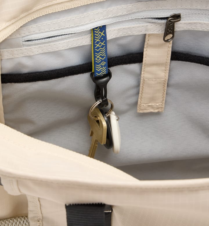 Haglöfs Tight Tote 25 Chalk Beige/true Black Haglöfs Haglöfs Tight Tote 25 Chalk Beige/true Black Haglöfs