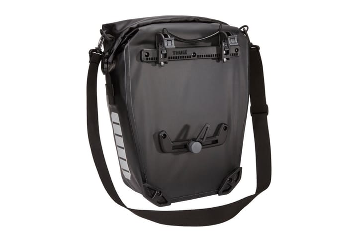 Thule Shield Pannier 17L Black Thule Thule Shield Pannier 17L Black Thule