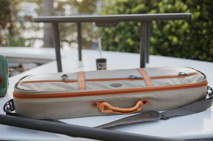 Fishpond Fishpond Dakota Carry-On Rod & Reel Case Stang Og Snellekoffert Granite Fishpond Fishpond Fishpond Dakota Carry-On Rod & Reel Case Stang Og Snellekoffert Granite Fishpond