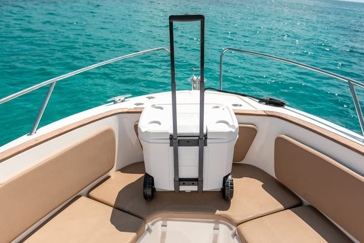 Coleman Xtreme Marine Wheeled 50QT White Coleman