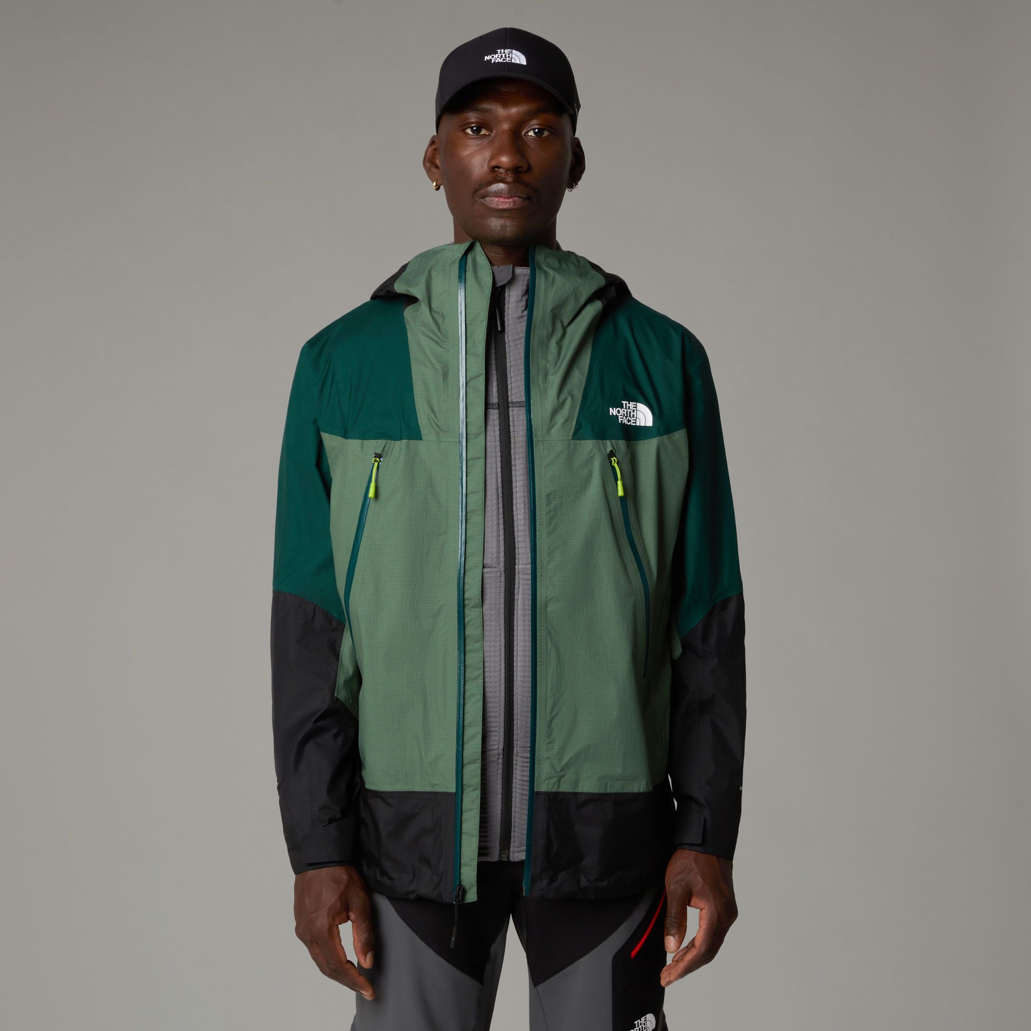 The North Face Men's Signal 2.5-Layer DryVent Duck Green