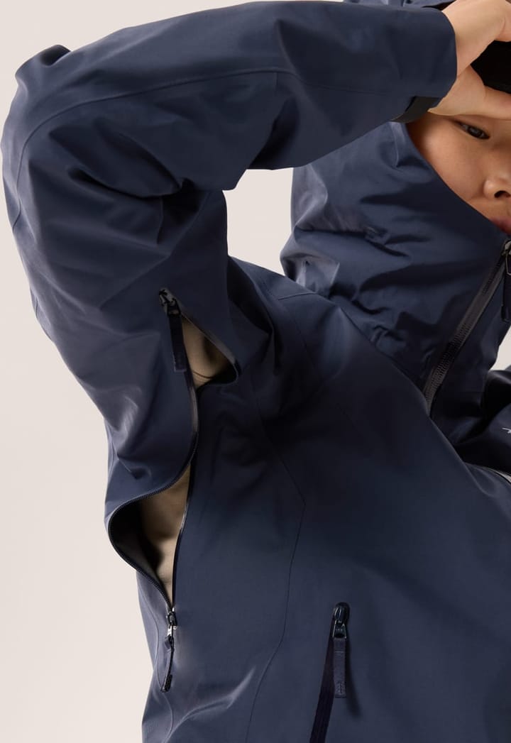 Arc'teryx Women's Beta LT Jacket Black Sapphire Arc'teryx