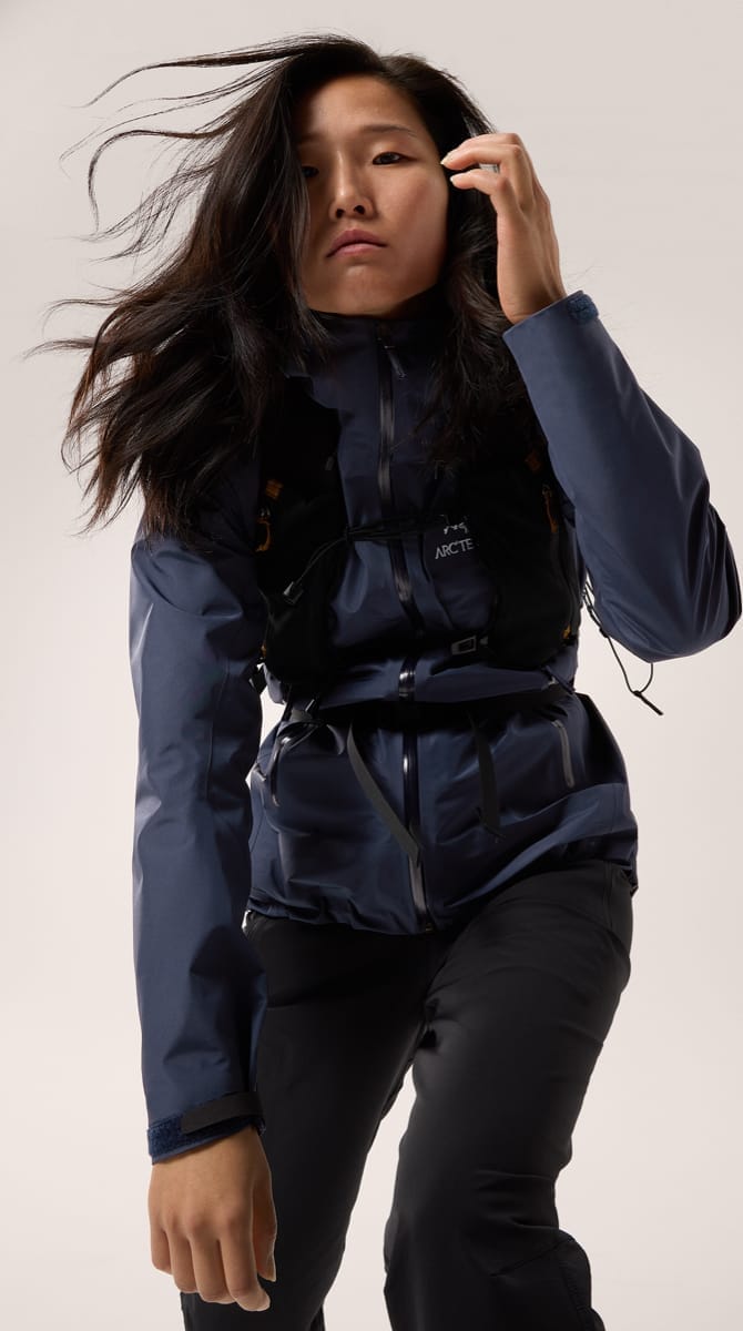 Arc'teryx Women's Beta LT Jacket Black Sapphire Arc'teryx