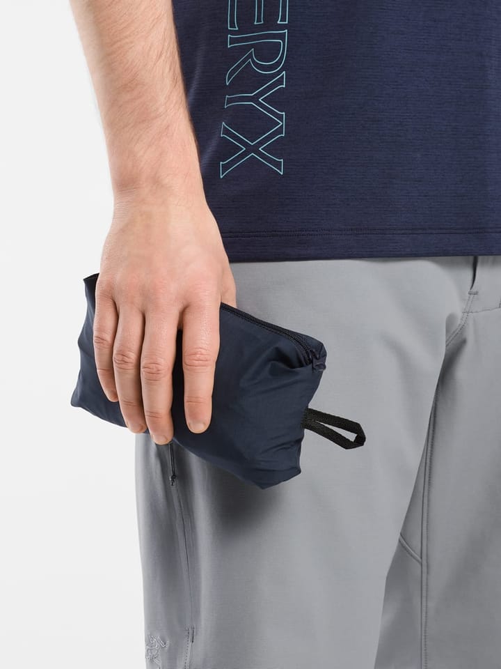 Arc'teryx Squamish Hoody M Black Sapphire Arc'teryx