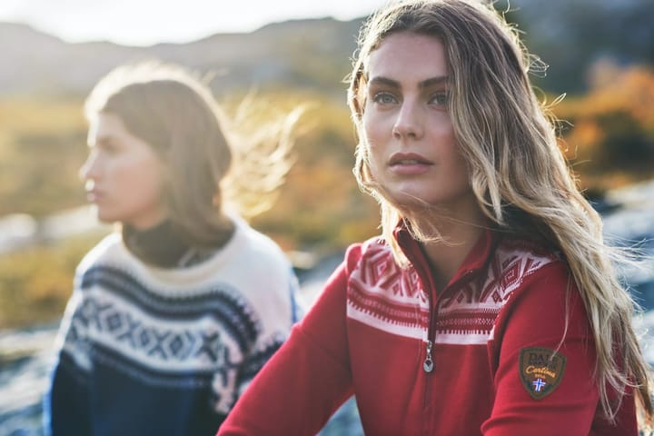 Dale of Norway Cortina Basic Feminine Sweater Navy/Off White Dale of Norway Dale of Norway Cortina Basic Feminine Sweater Navy/Off White Dale of Norway